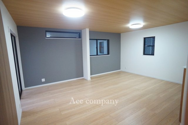 【居間・リビング】 | 東大阪市大蓮東4丁目 | 【LDK：ゆったり18.7帖！】