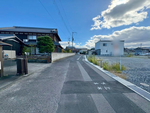 草津市矢橋町5号地　建築条件無し売土地の前面道路含む現地写真