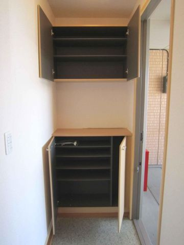 パークアベニューCの玄関|たっぷり収納できるシューズボックス