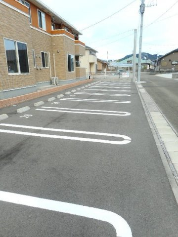 フェリース・なごみ　Ⅲの駐車場