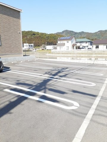 フィデール　リュウの駐車場