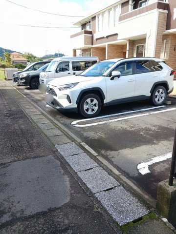 フェリース・フミーの駐車場