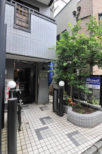 メゾンド根岸のエントランス