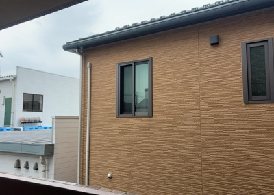 【バルコニー】 | レクセル相模原 | バルコニーは、室外の専用スペースのうち、「屋根がなく開放された空間」であるものを指します。ベランダより広いタイプのものが多く、日当たりもよいため家庭菜園などを楽しみたい人にとって適した環境となります。