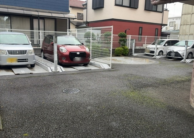 【駐車場】 | レクセル相模原 | 駐車場と明記されていても、最小スペースでつくられた駐車場だと大型車は駐車できなかったり、出入りしにくくなったりする可能性があります。お車のサイズと購入したい物件の駐車場のサイズを現地で確認しましょう。