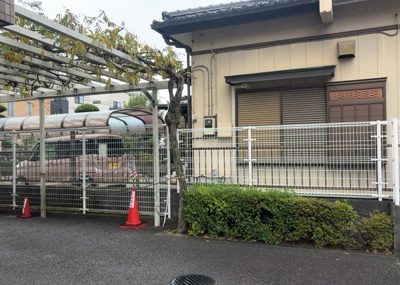 【中庭】 | レクセル相模原 | 中庭（パティオ）とは、一つの建築物の内部に設けられた、壁などで囲われている庭のことを指します。コの字型、ロの字型が主流ですが、L字型の中庭もあります。最近では、インテリア性の高さからも人気があります。