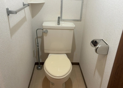 【トイレ】 | レクセル相模原 | トイレは大きさや形、機能、抗菌性などが異なる多種多彩なタイプが各メーカーから出ています。それぞれに良さがあるため、事前にどういったタイプのトイレがいいのかをご家庭内で決めて、内見に行くといいでしょう。