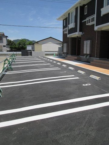 ネクスト　ステージ　Ｍの駐車場