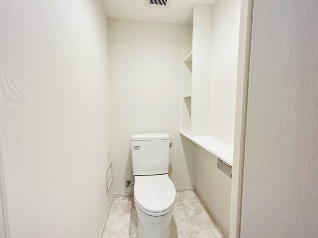 ペンシエロのトイレ|反転タイプのお写真になります。