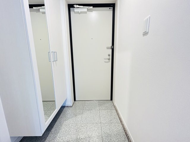 ペンシエロの玄関|反転タイプのお写真になります。