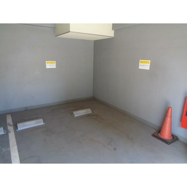 グロースメゾン亀戸の駐車場