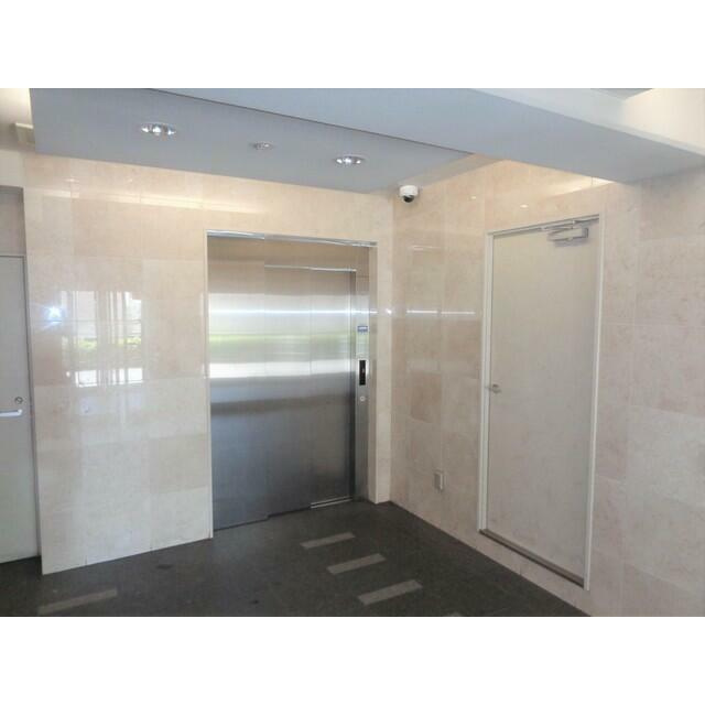 グロースメゾン亀戸のエントランス