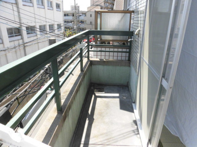 【バルコニー】 | パールハイツ | 日当たりが良く、外干しが可能なバルコニーです