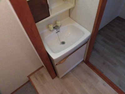 【洗面所】 | パールハイツ | 独立した洗面台なので準備など快適です