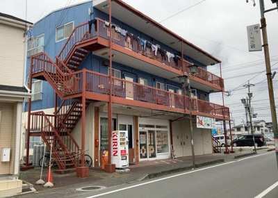 【外観】 | シャトル愛川 | 土地の形が極端に長細かったり、狭小地、あるいは道路との高低差がある傾斜地だった場合、後々売ろうとしても買い手がつかない場合もあります。後々、売却することになった時に価値の下がらない土地を選びましょう。