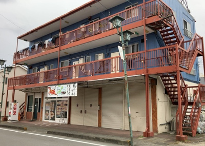 【外観】 | シャトル愛川 | 物件の詳細については、現地を見てわかること以外に、役所や法務局などで調べないとわからないことがあります。そのため、現地に行く場合は、もしこの物件を買ったらどのような生活ができるかをイメージしましょう。