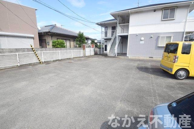 【駐車場】 | 駐車場があるので、車を買う予定の方も安心です