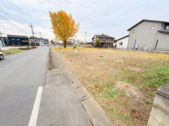 坂戸市石井　建築条件なし売地　東武東上線『北坂戸駅』徒歩33分　【勝呂小学区】の前面道路含む現地写真