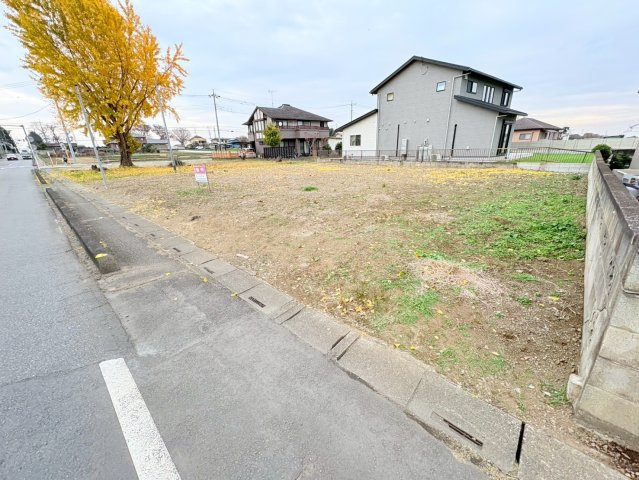 坂戸市石井　建築条件なし売地　東武東上線『北坂戸駅』徒歩33分　【勝呂小学区】の前面道路含む現地写真