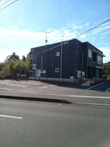 シャローム　中学校通りの駐車場