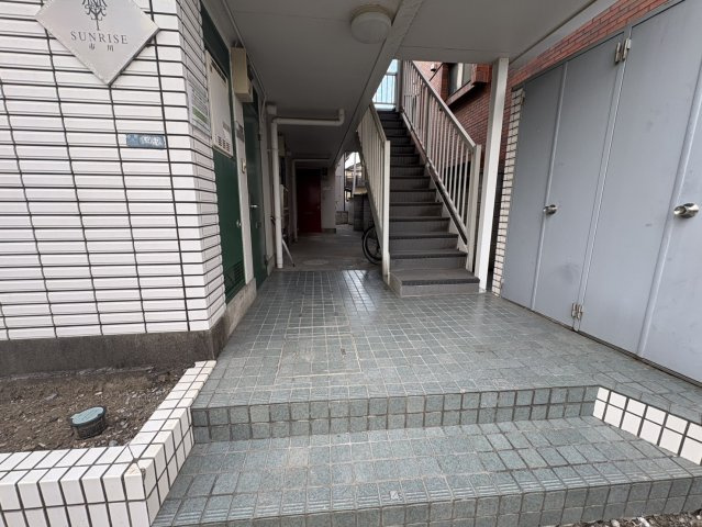 サンライズ市川のエントランス