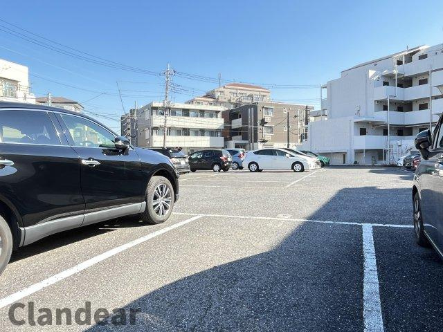 グリーンパーク第8綾瀬の駐車場|ドキドキの新生活も、安心してスタート。ぴったりの住まいを見つけませんか？クランディアが一緒に住まい選びをサポートします‼　まずは、お気軽にお問合せください　＃クランディア