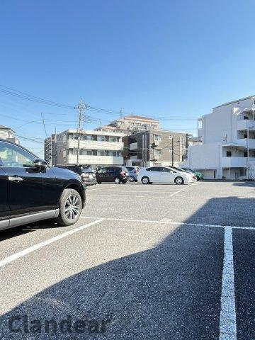 グリーンパーク第8綾瀬の駐車場|ドキドキの新生活も、安心してスタート。ぴったりの住まいを見つけませんか？クランディアが一緒に住まい選びをサポートします‼　まずは、お気軽にお問合せください　＃クランディア