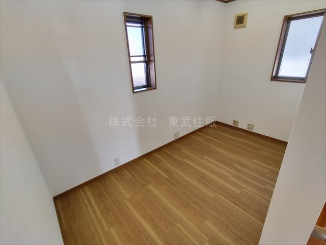 【洋室】 | 東松山市石橋 | 洋室4.2帖、使い勝手のいい洋室です