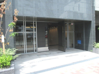 【エントランス】 | メインステージ新大阪 | 高級感のあるエントランスです。