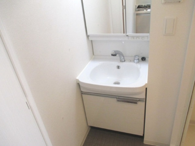 【洗面所】 | メインステージ新大阪 | シャンプードレッサー完備です