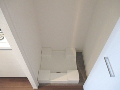 【設備】 | メインステージ新大阪 | 室内洗濯機置き場です