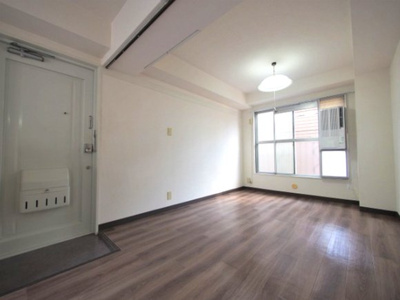 【居間・リビング】 | 産友ビル麦田町 | ２面採光の洋室