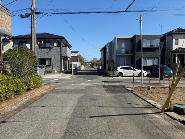 【東金駅徒歩６分】東金市東金限定１棟新築戸建の前面道路含む現地写真