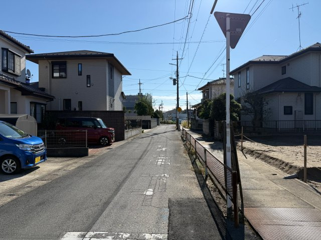 【東金駅徒歩６分】東金市東金限定１棟新築戸建の前面道路含む現地写真
