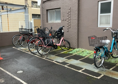 【駐輪場】 | シルバーハイツ | マンションの駐輪場は、事前に空きがあるか確認を取ると安心です。せっかく入居したのに駐輪スペースがない！なんてことになったら大変ですよね。そこで、内見時や購入前にはまず事前に確認しておくと良いでしょう。