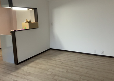 【キッチン】 | シルバーハイツ | L型アイランドタイプは、キッチンからダイニングにもリビングにも目が行き届くので、とても使いやすい配置です。L字型独立タイプは、キッチンを独立させてるためLDKというよりもLDといった様なイメージです。