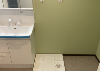 【ランドリースペース】 | シルバーハイツ | ランドリースペースも気になります。洗濯機置場があり「洗う、干す、取り込む、アイロンがけ、たたむ」など、洗濯に関する家事をするための空間です。広さや収納など付帯設備も含めて、詳細は現地でご確認ください。