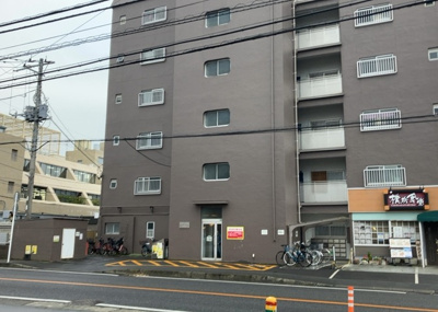 【外観】 | シルバーハイツ | ＲＣ造、Reinforced Concreteは直訳すると補強されたコンクリートです。主に柱や梁・床・壁が鉄筋とコンクリートで構成おり、鉄筋を組んだ型枠にコンクリートを流し込んで固めたものを指します。