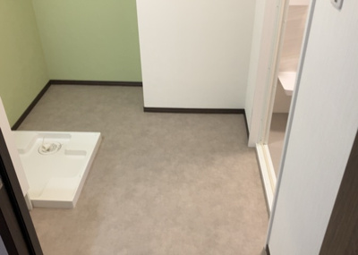 【脱衣所】 | シルバーハイツ | 洗面脱衣所は「体を綺麗に整える場所」という目的と役割を持っています。そして便利で使い勝手のいい「体を綺麗に整える場所」にするためには、配置や動線、照明や収納計画をしっかりと検討しておく必要があります。