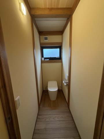 筑後市西牟田新築戸建のトイレ|窓付きのトイレはあかるくていいですね♪