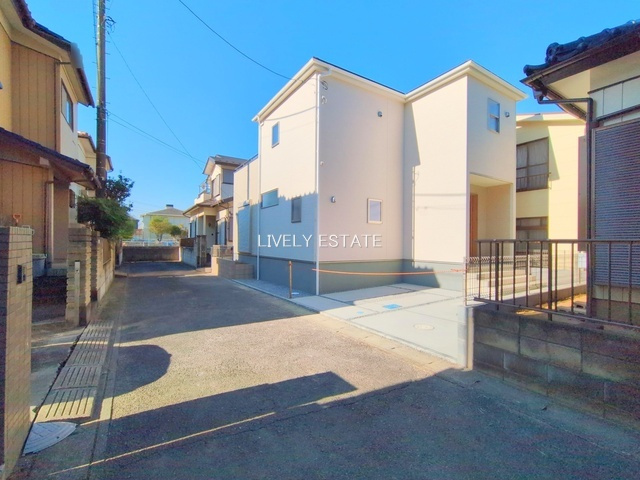 越谷市相模町2丁目 新築分譲住宅の前面道路含む現地写真