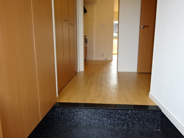 ウィスターリアの玄関