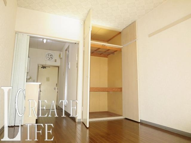 アレイパピヨンの居間・リビング|別号室の参考写真です。