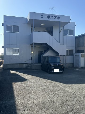 コーポスズキの駐車場