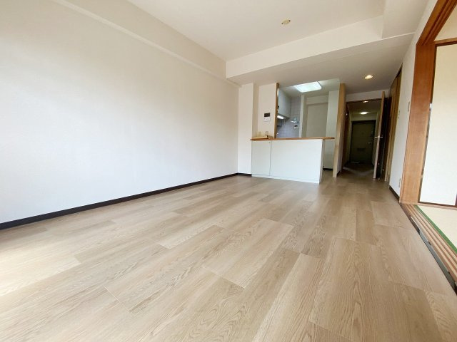 リファインドレリシュの居間・リビング|別号室の参考写真です。