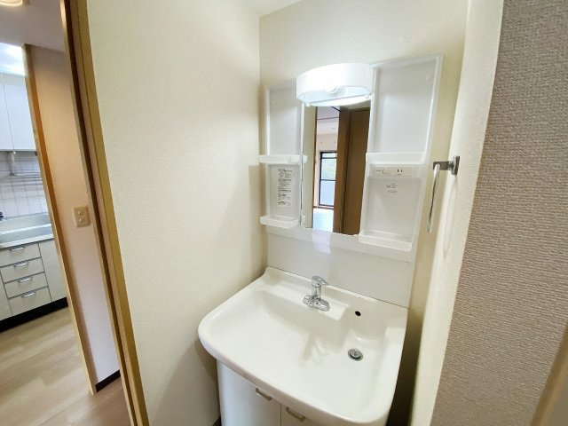 リファインドレリシュの洗面所|別号室の参考写真です。