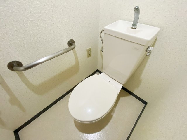 リファインドレリシュのトイレ|別号室の参考写真です。