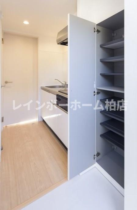 特典：仲介手数料が無料です!!の玄関|収納もある玄関です