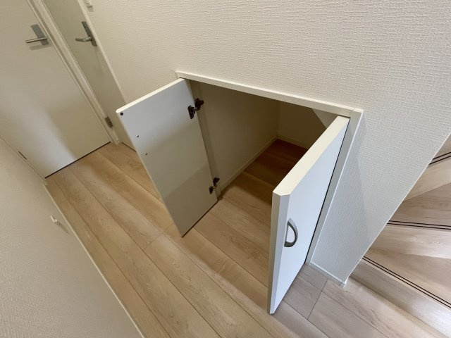 【新築戸建て】秋田市新藤田第2　2号棟の収納|階段下収納