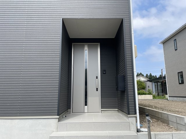 【新築戸建て】秋田市新藤田第2　2号棟の玄関